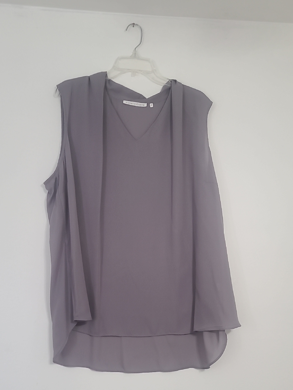 Violet + Claire Sleeveless V-Neck Gray Blouse
